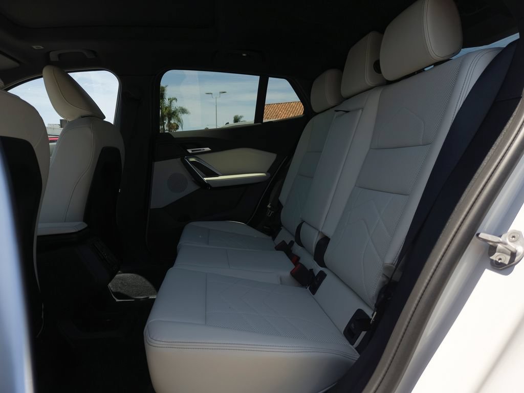 New 2026 Mineral White Metallic BMW xDrive28i image 8