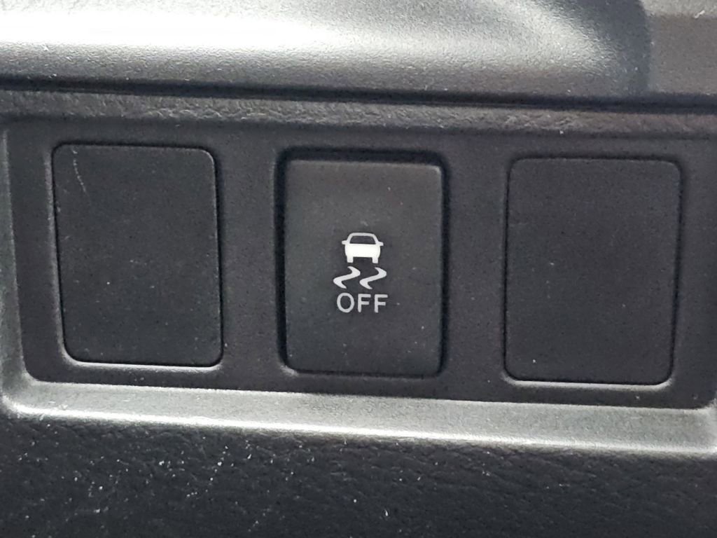 Used 2015 Black Toyota SR5 image 13