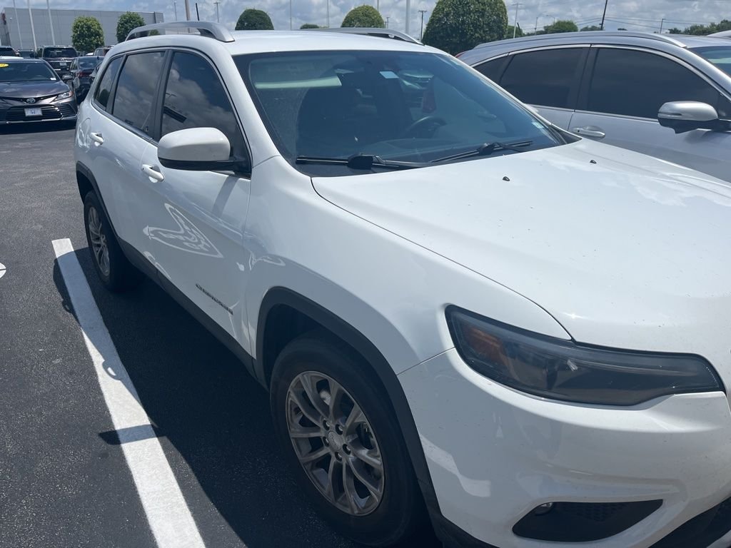 Used 2021 Bright White Clearcoat Jeep Latitude Lux image 3