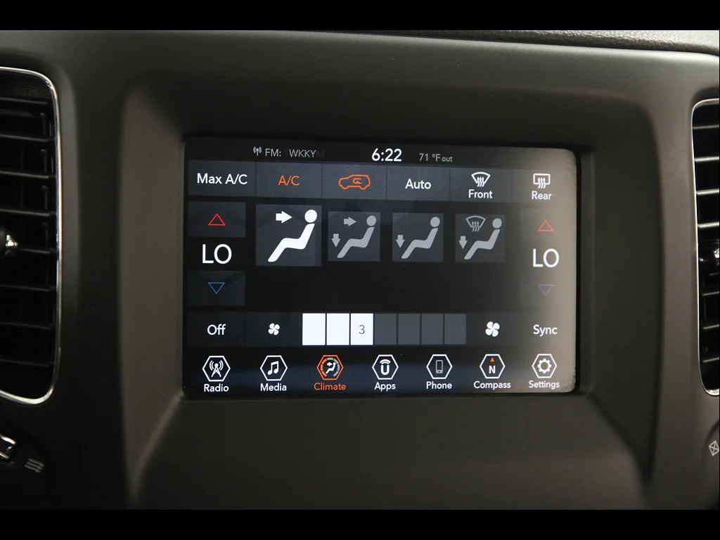 Used 2019 Olive Green Pearl Coat Jeep Latitude image 11