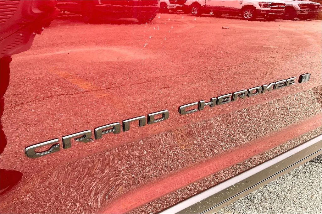 New 2026 Velvet Red Pearl-Coat Exterior Paint Jeep Altitude image 15