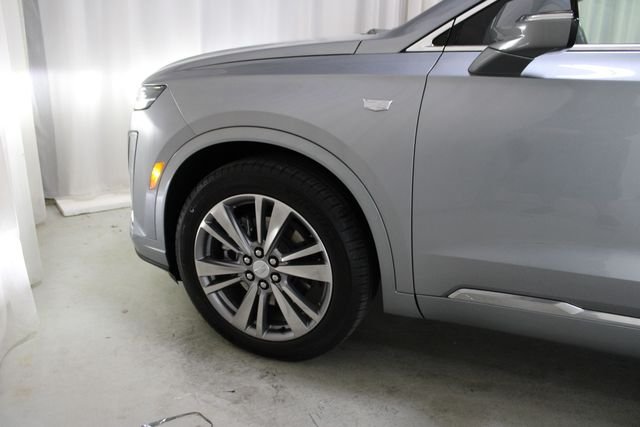 Used 2025 Silver Cadillac Premium Luxury image 36
