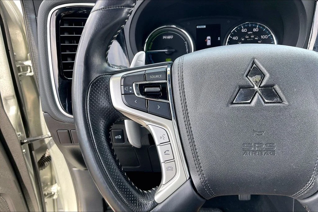 Used 2019 Alloy Silver Metallic Mitsubishi SEL image 17