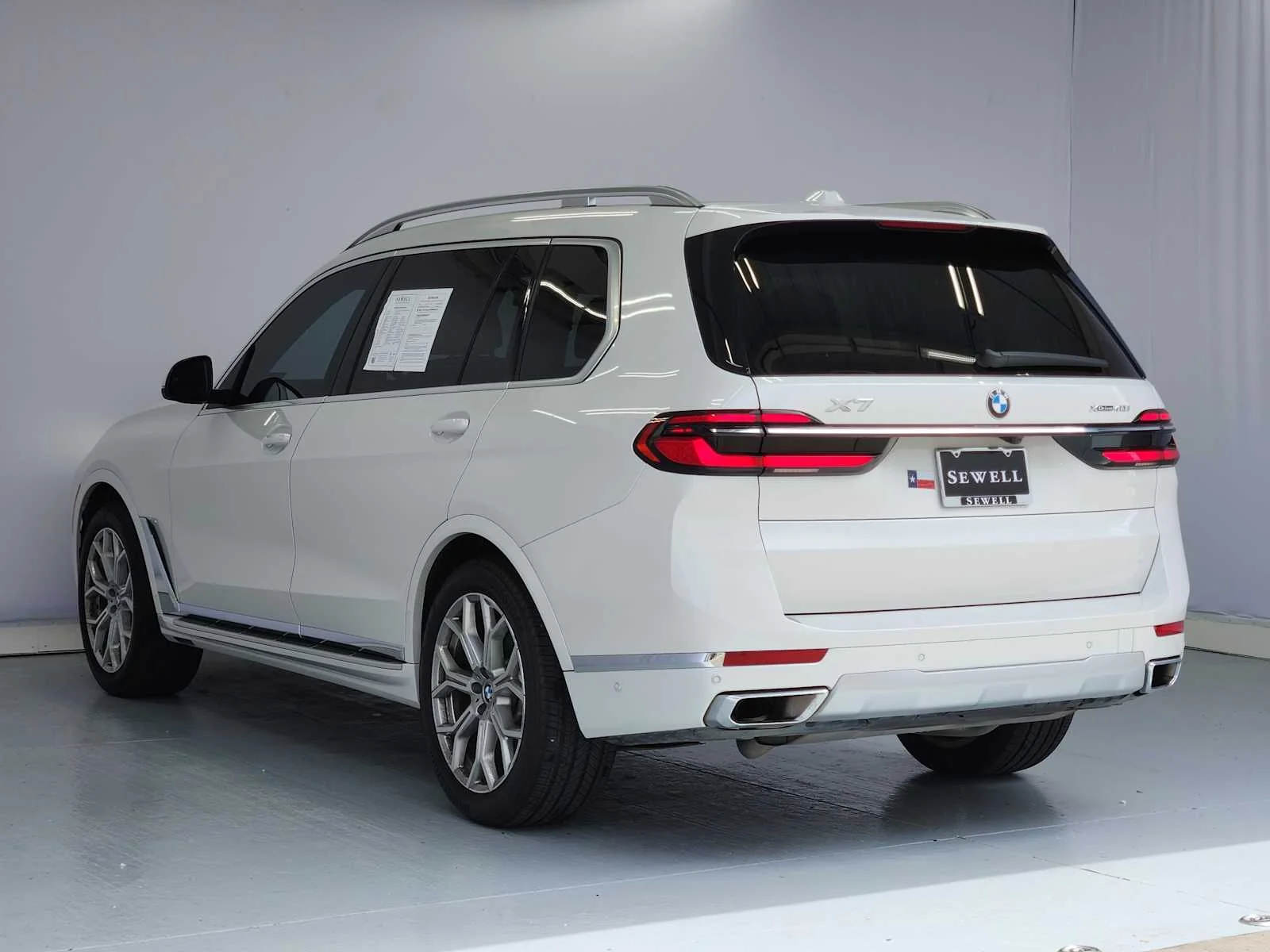 Certified Used 2023 Mineral White Metallic BMW xDrive40i image 4