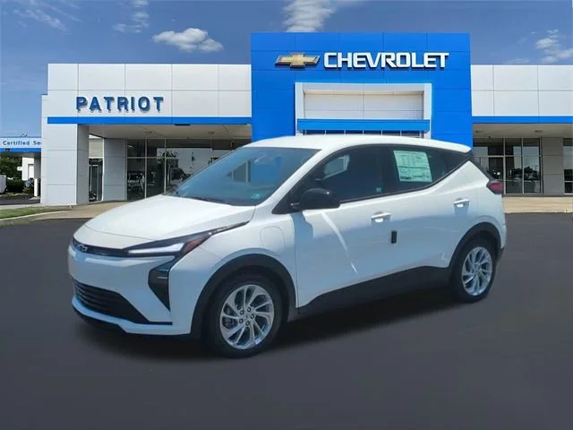 New 2027 Summit White Chevrolet LT image 6