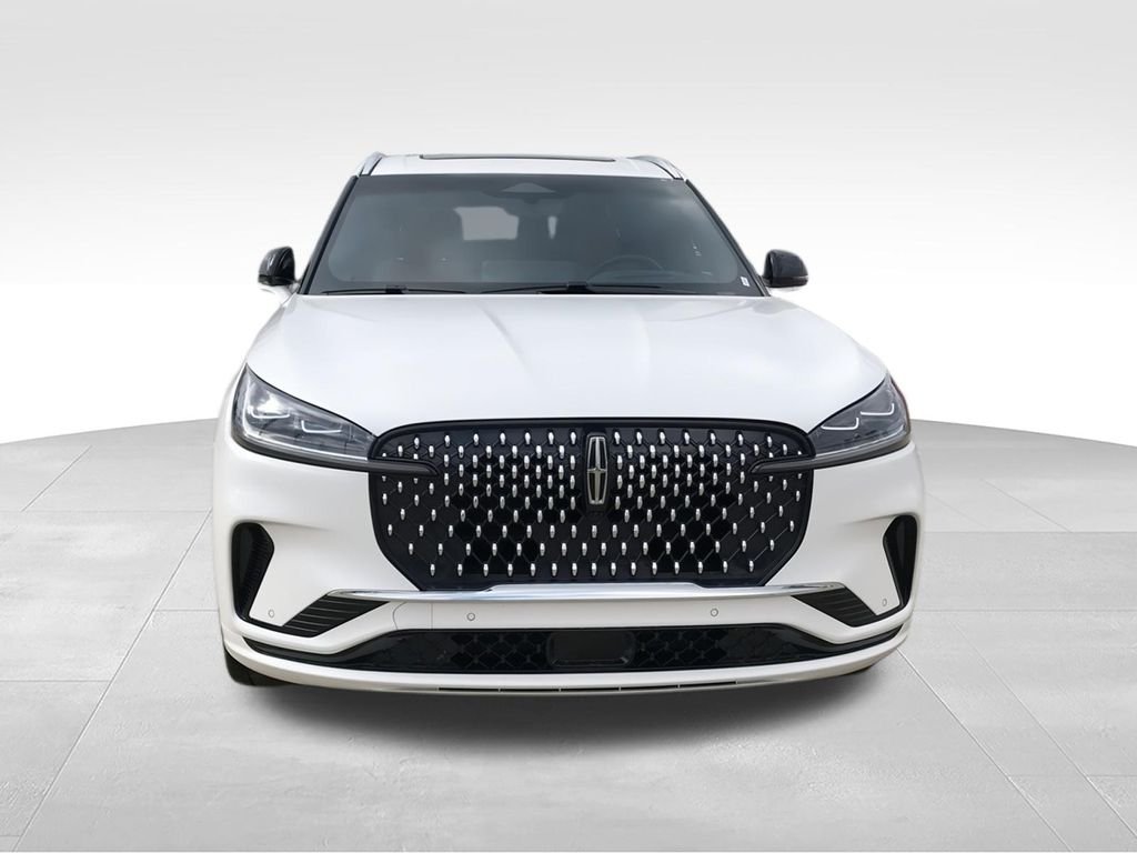 Used 2025 White Lincoln Black Label image 3