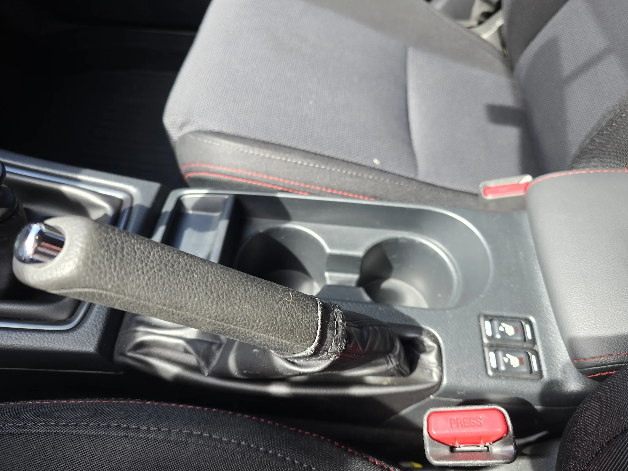 Used 2018 Dark Gray Metallic Subaru Premium image 26