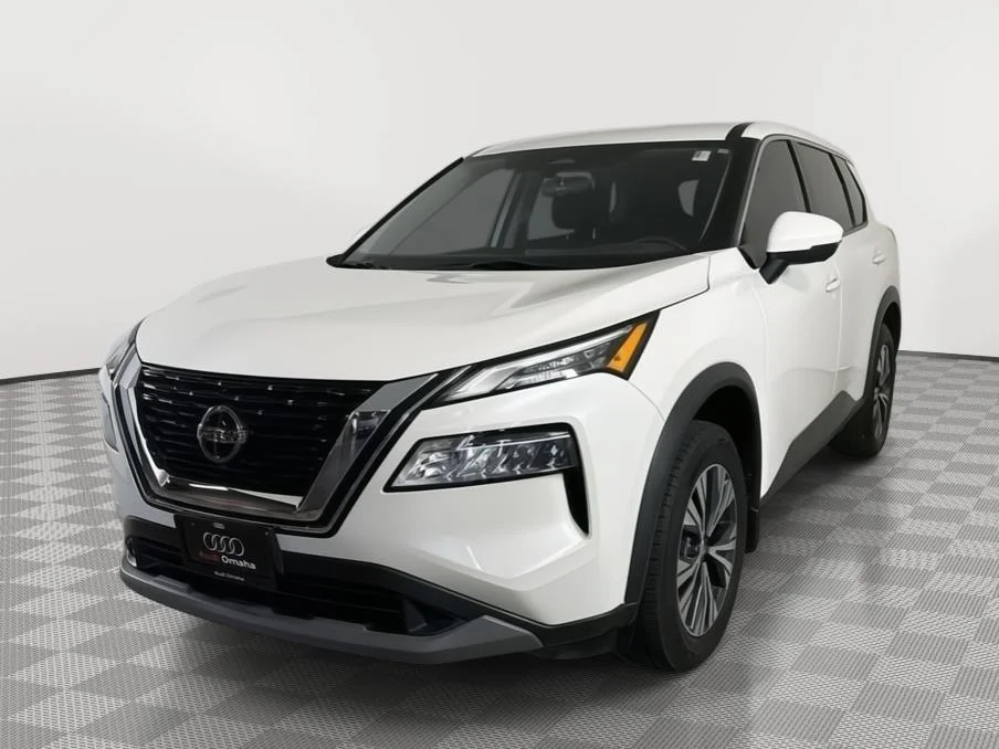 Used 2021 Caspian Blue Metallic Nissan SV image 3