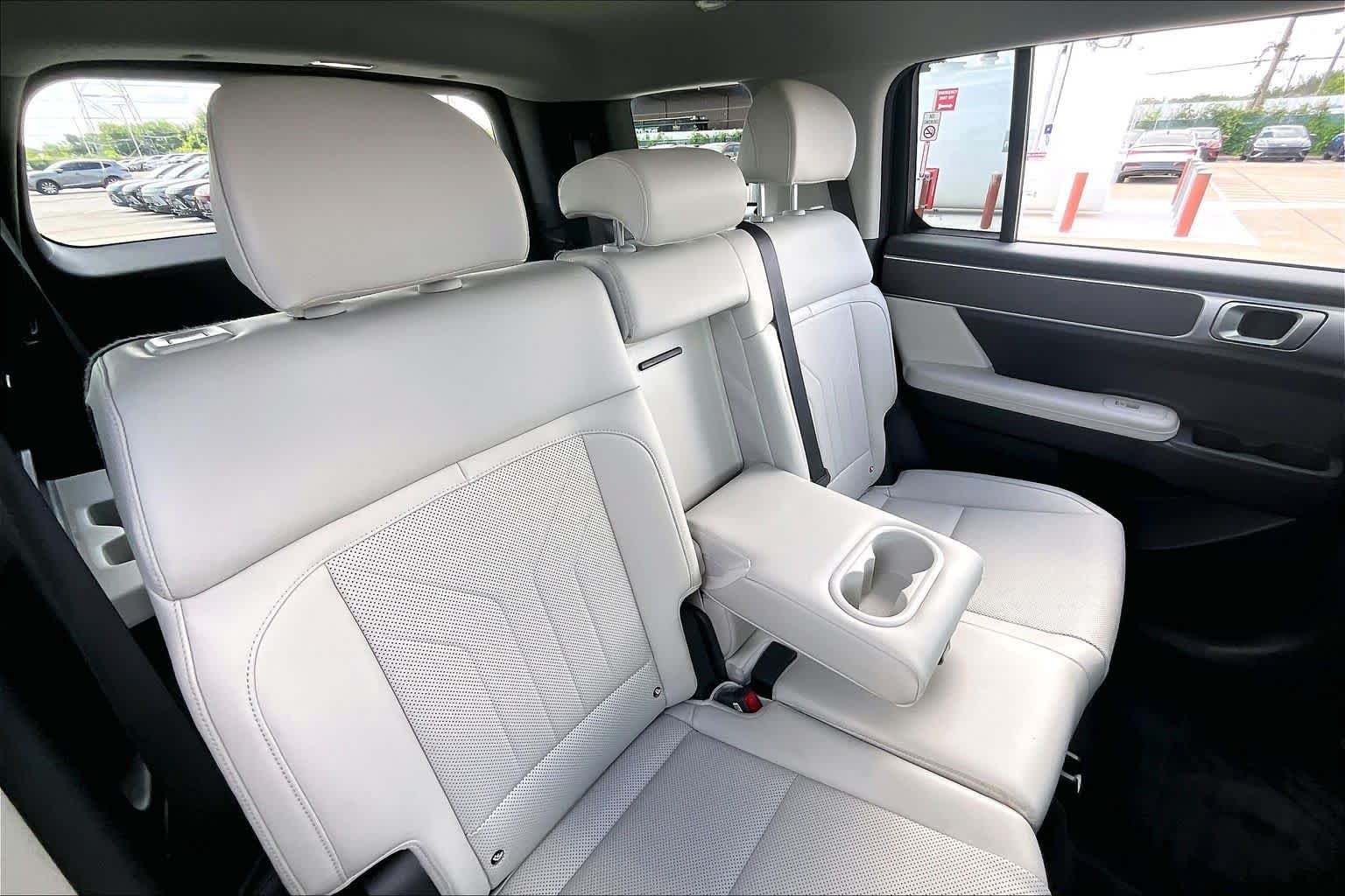 Used 2024 Rockwood Green Hyundai SEL image 18