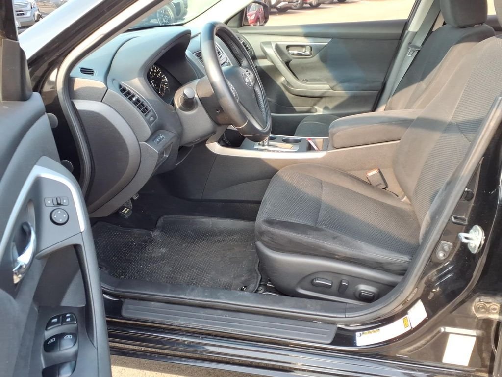 Used 2015 Super Black Clearcoat Nissan 2.5 SV image 18