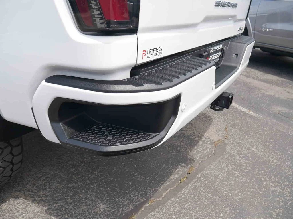 Used 2025 White GMC AT4 image 9