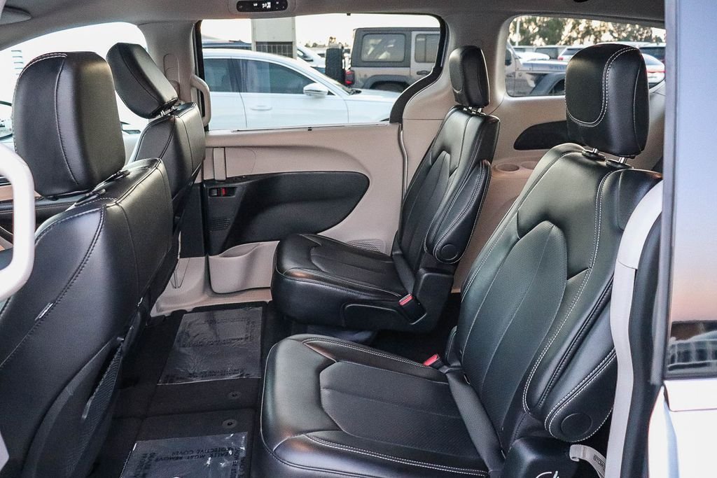 Used 2024 Silver Mist Clearcoat Chrysler Touring L image 20