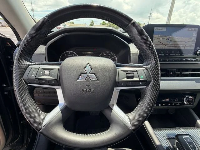 Used 2023 Black Mitsubishi SE image 18