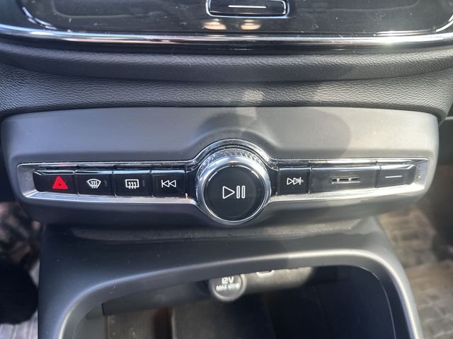 2023 Volvo XC40 Plus - Photo 15