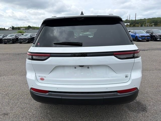 New 2026 Bright White Clear-Coat Exterior Paint Jeep  image 4