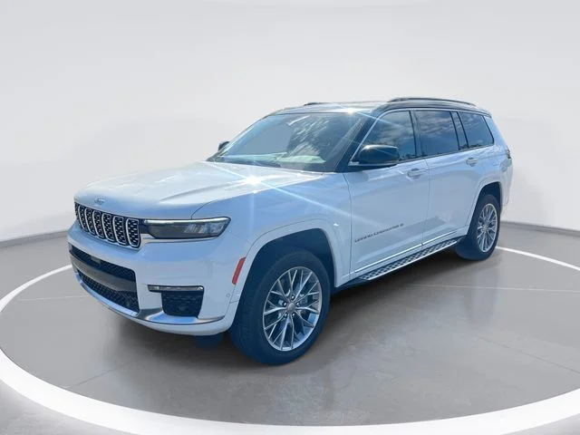 Used 2025 White Jeep Summit image 1
