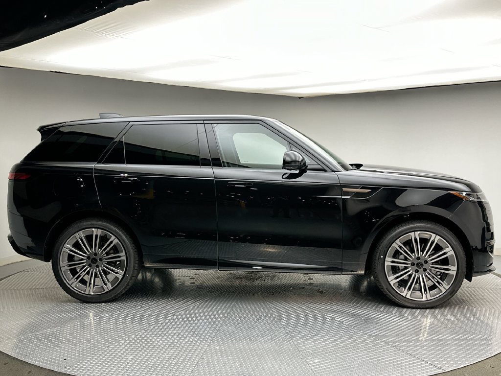 New 2027 Santorini Black Metallic Land Rover Dynamic SE image 4