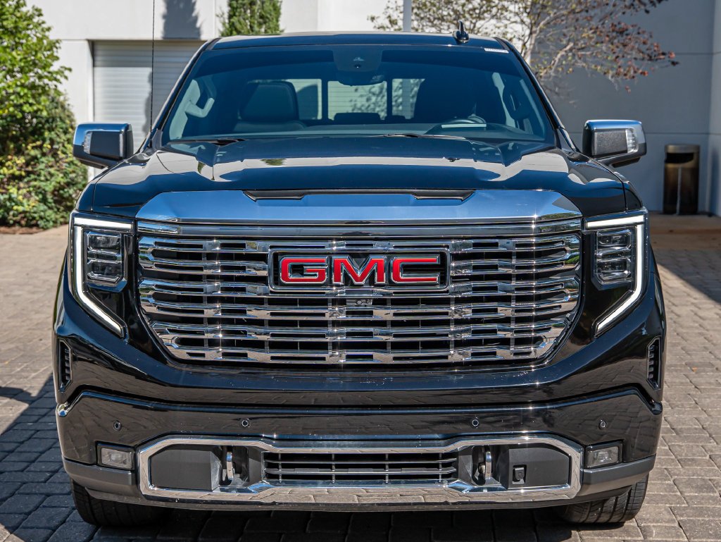 Used 2024 Onyx Black GMC Denali image 2