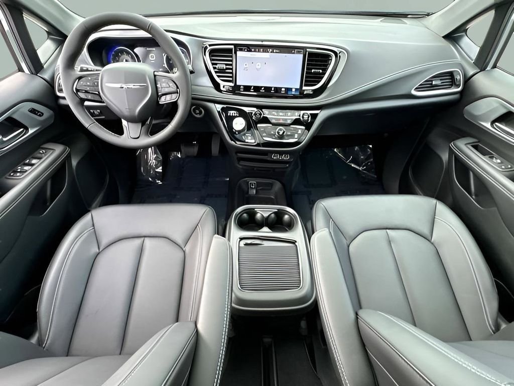 New 2024 Bright White Clear-Coat Exterior Paint Chrysler Touring L image 26