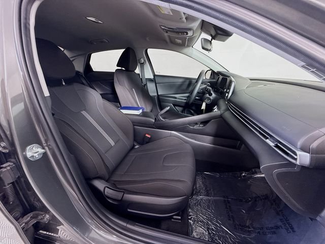 Used 2024 Gray Hyundai SE image 27