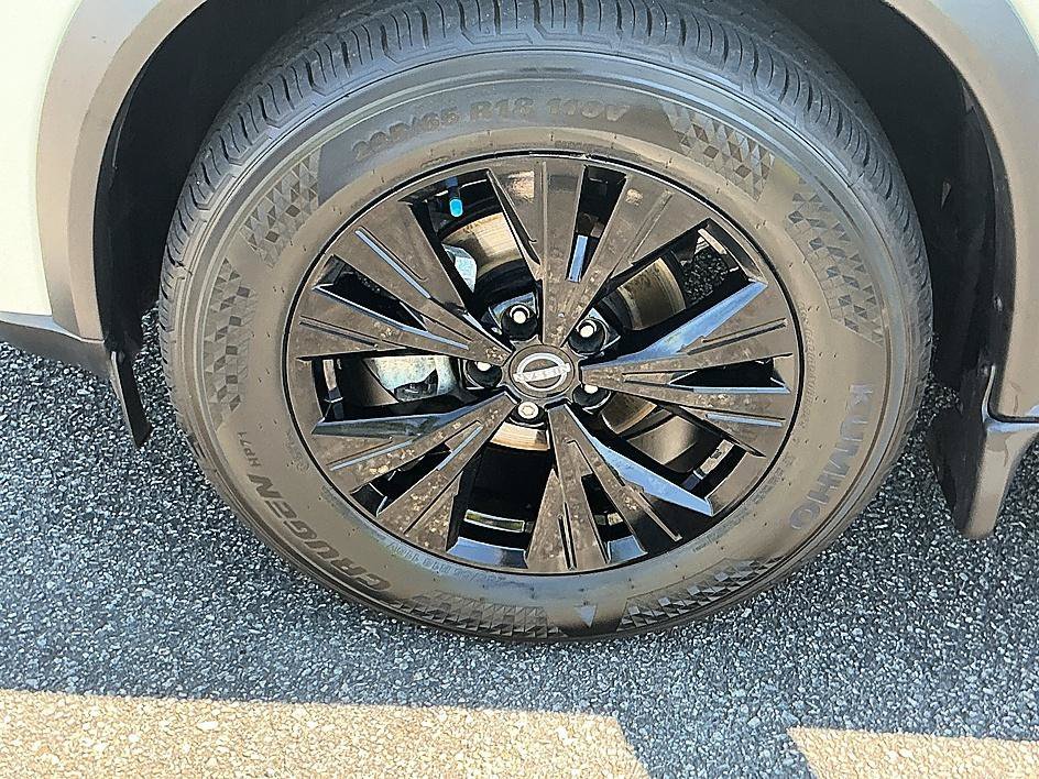 Used 2023 Gun Metallic Nissan SV image 11