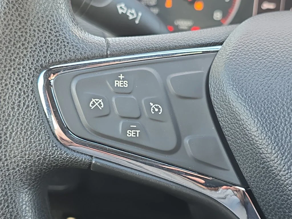 Used 2019 SUMMIT WHITE Chevrolet LT image 18