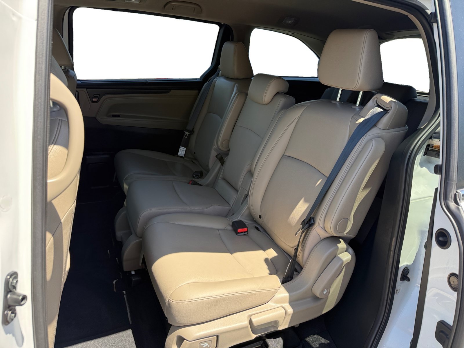 Used 2023 White Honda EX-L image 16