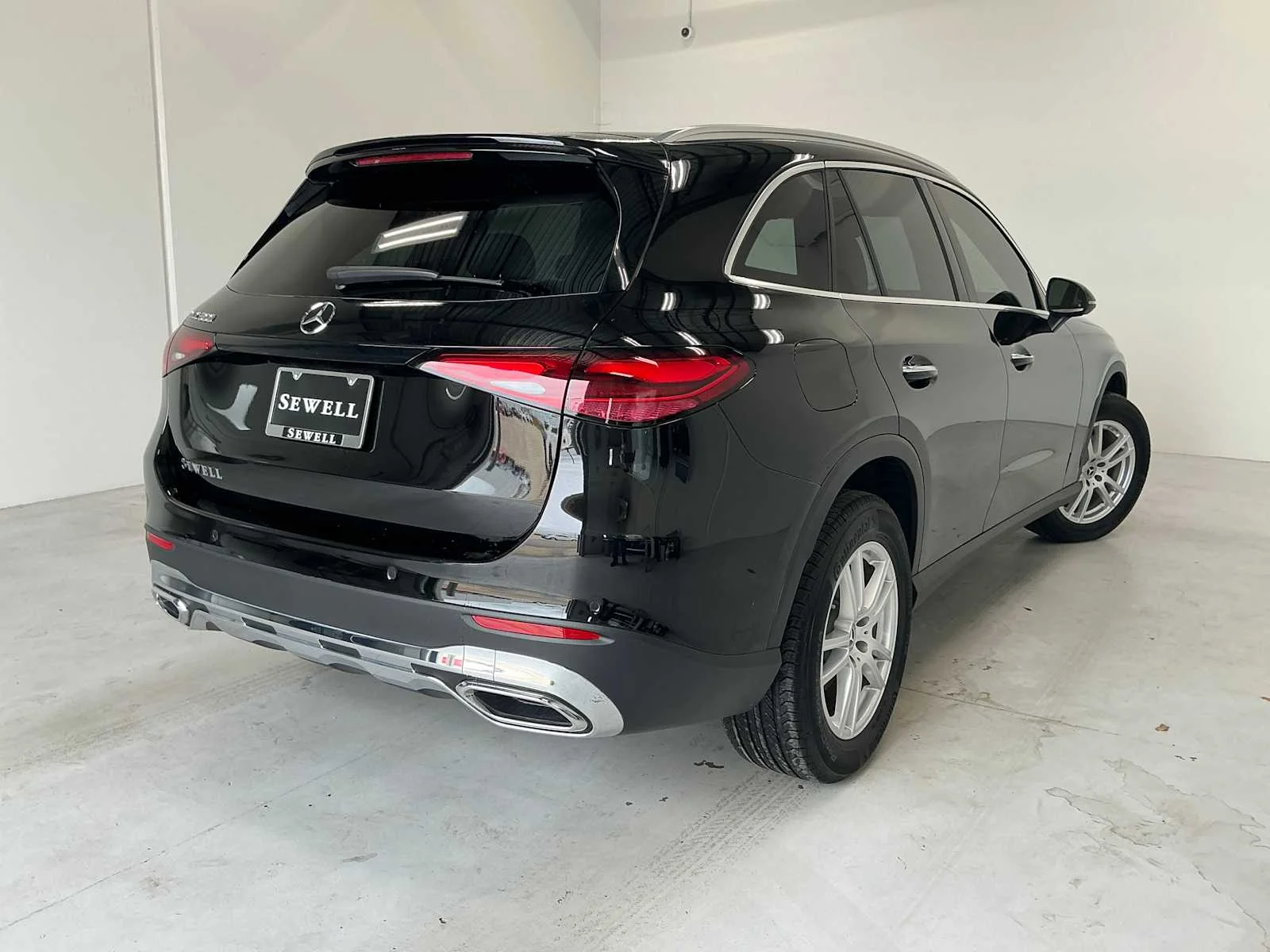 Certified Used 2026 Obsidian Black Metallic Mercedes-Benz GLC 300 image 8