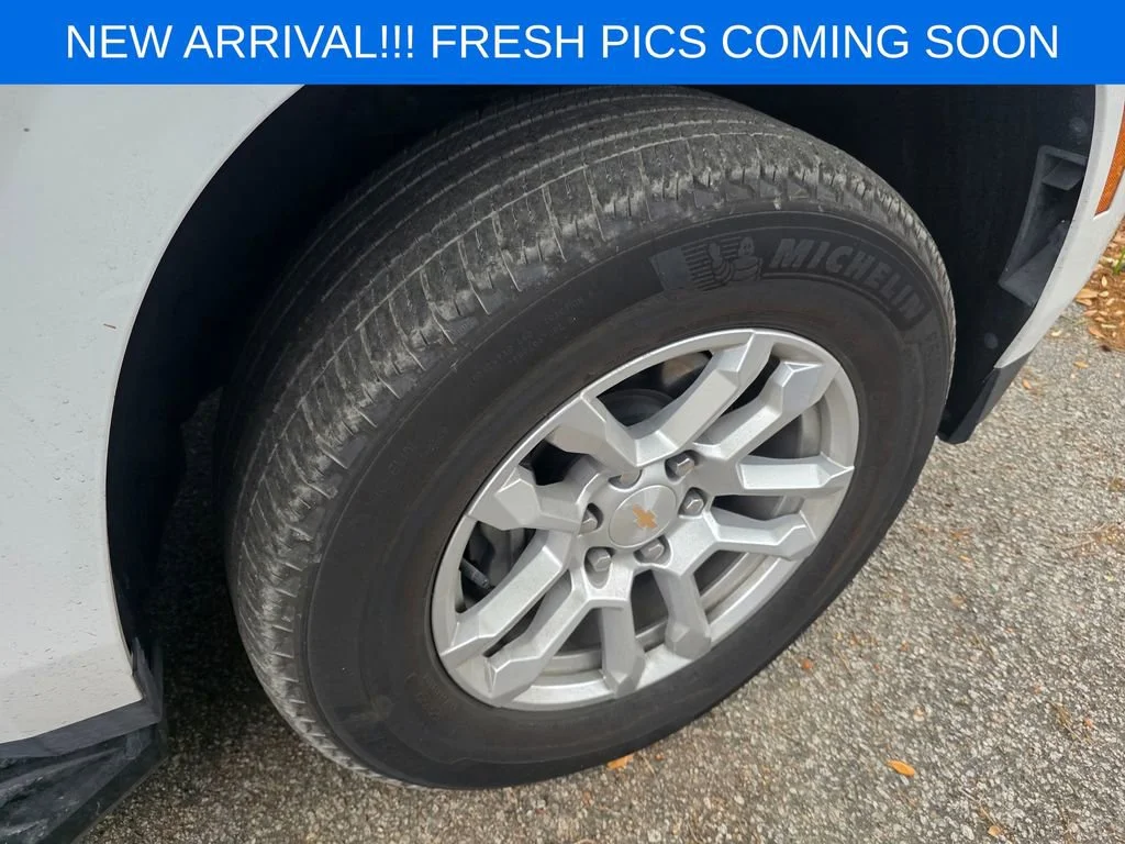 Used 2025 Summit White Chevrolet LT image 6
