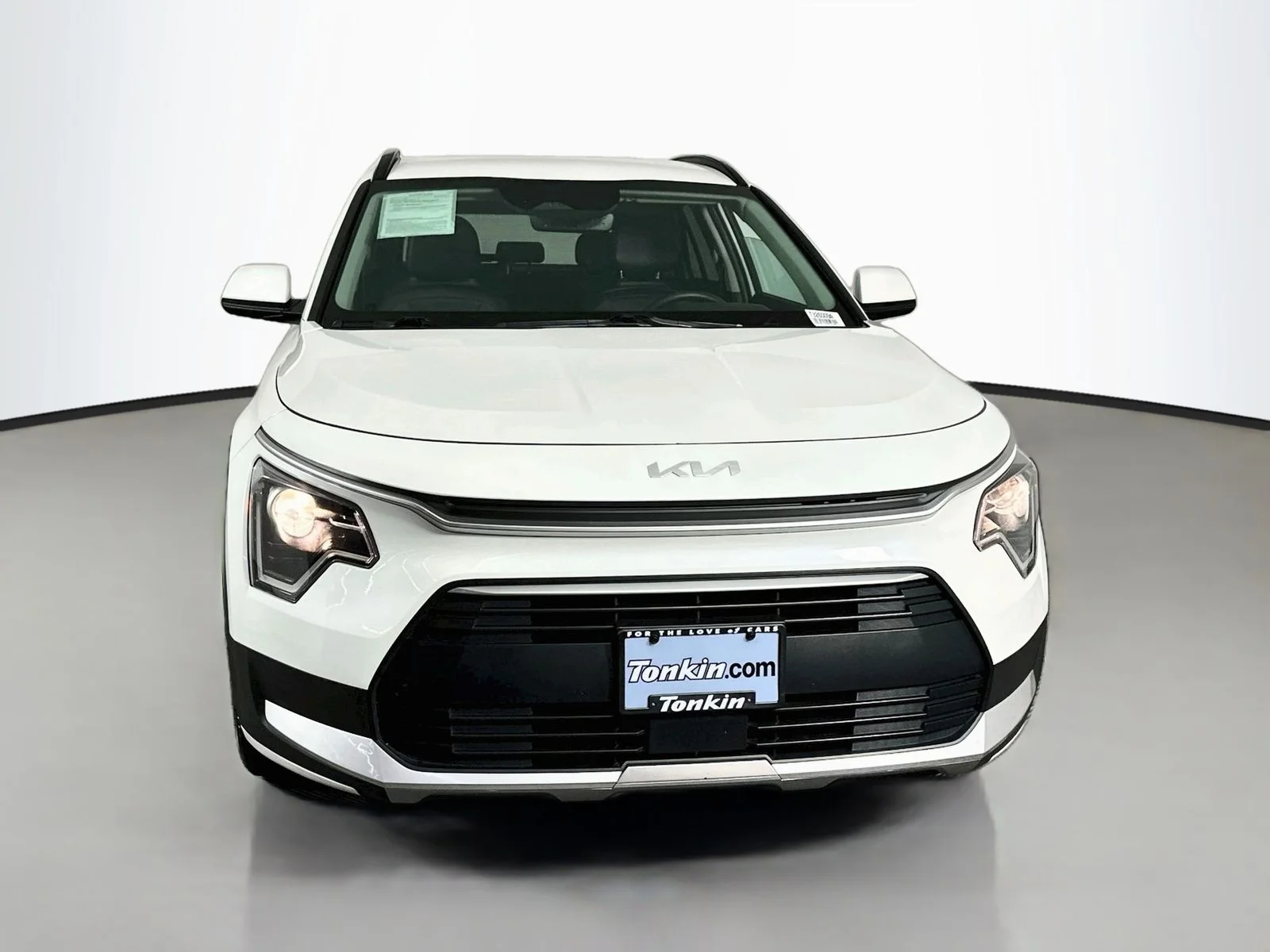 Used 2025 Snow White Pearl Kia EX image 2