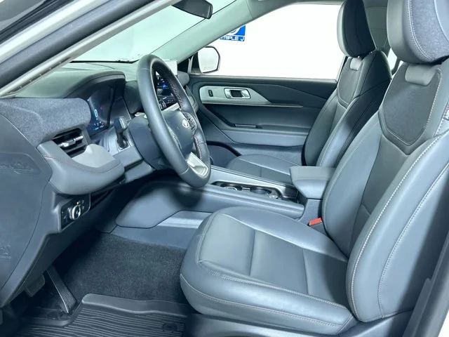 New 2026 STAR WHITE Ford Active RWD image 18