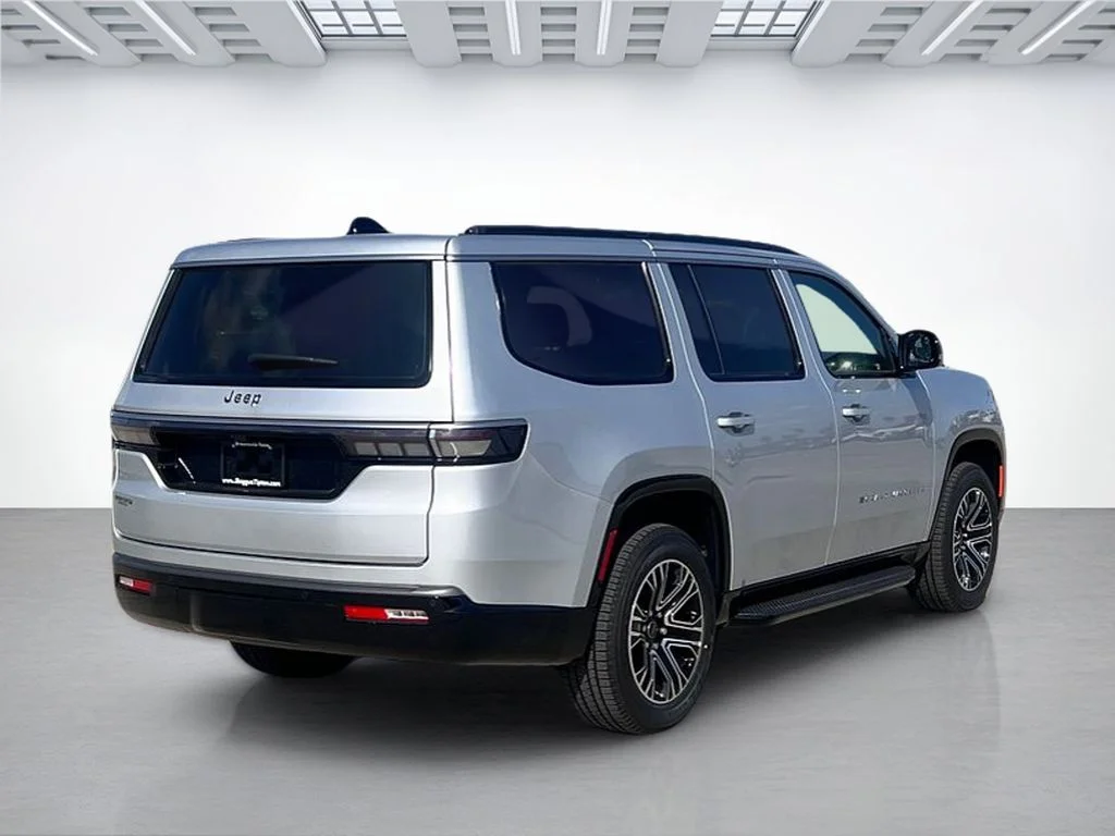New 2026 Silver-Zynith Exterior Paint Jeep  image 3