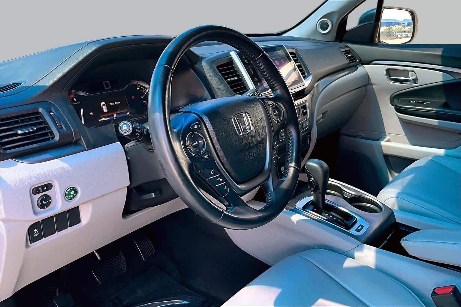 Used 2018 Lunar Silver Metallic Honda EX-L image 18