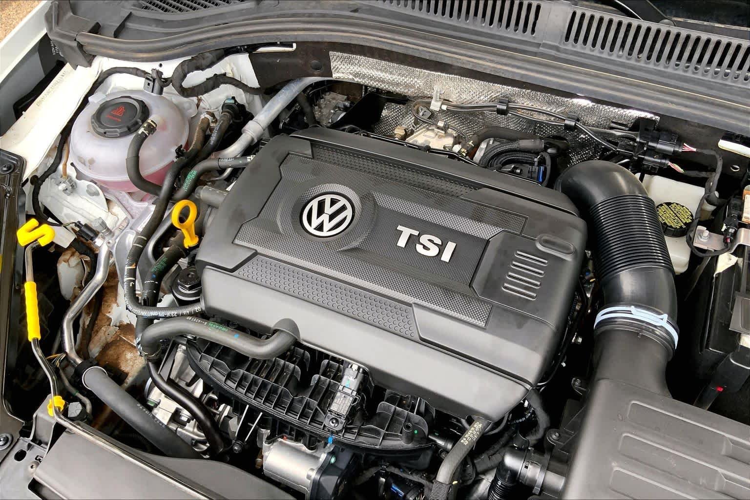 Used 2025 Pure White Volkswagen Autobahn image 32