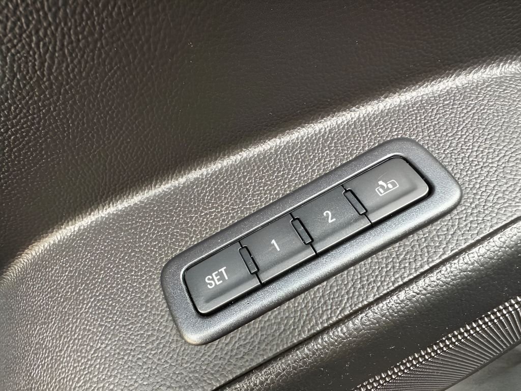 Used 2015 Iridium Metallic GMC Denali image 21