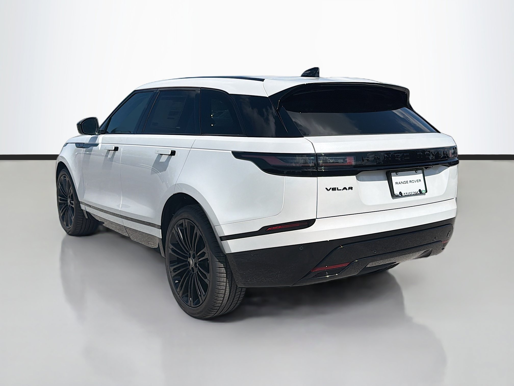 New 2026 Ostuni Pearl White Land Rover Belgravia Edition image 3