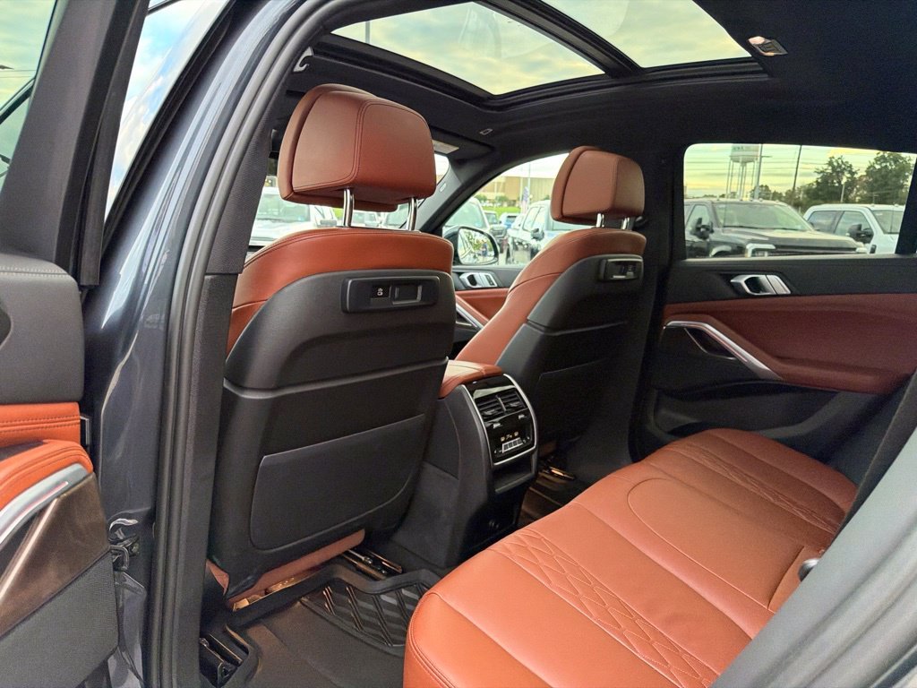 Used 2022 Arctic Gray Metallic BMW xDrive40i image 15