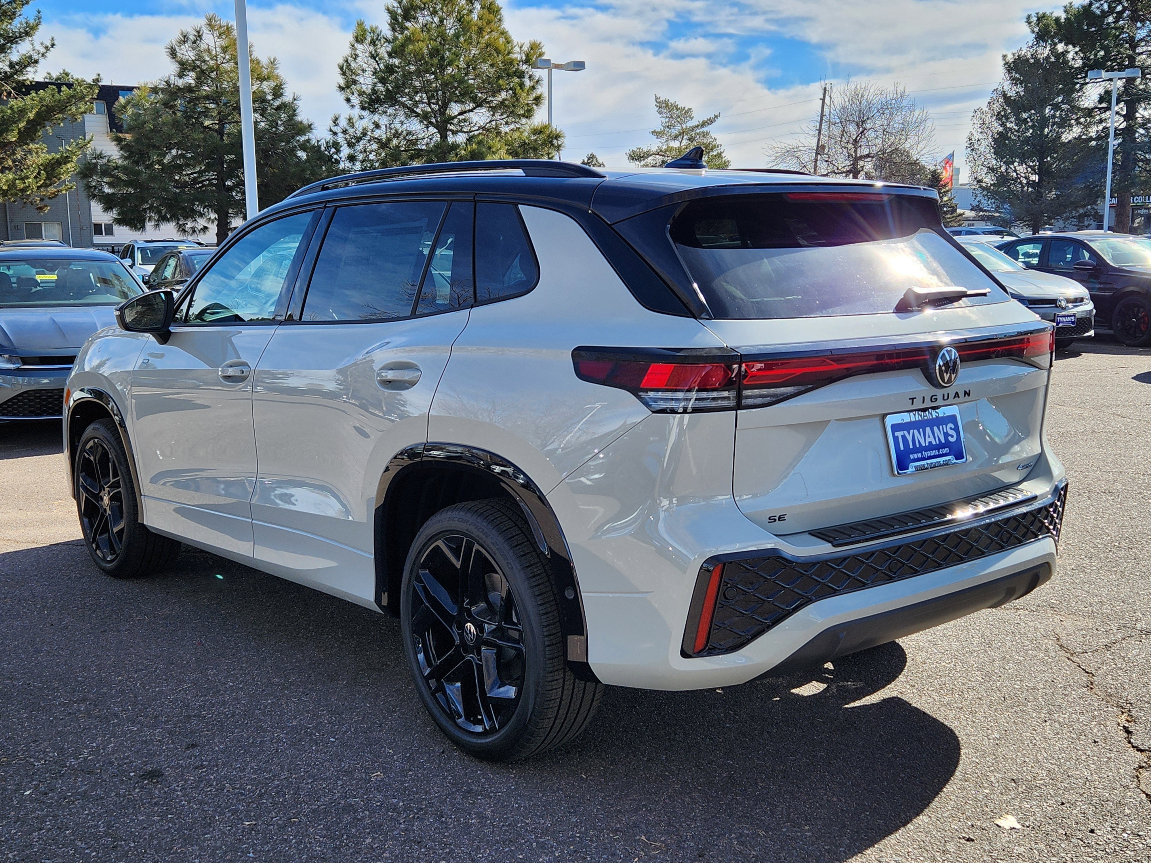 2026 Volkswagen Tiguan SE R-LINE BLACK
