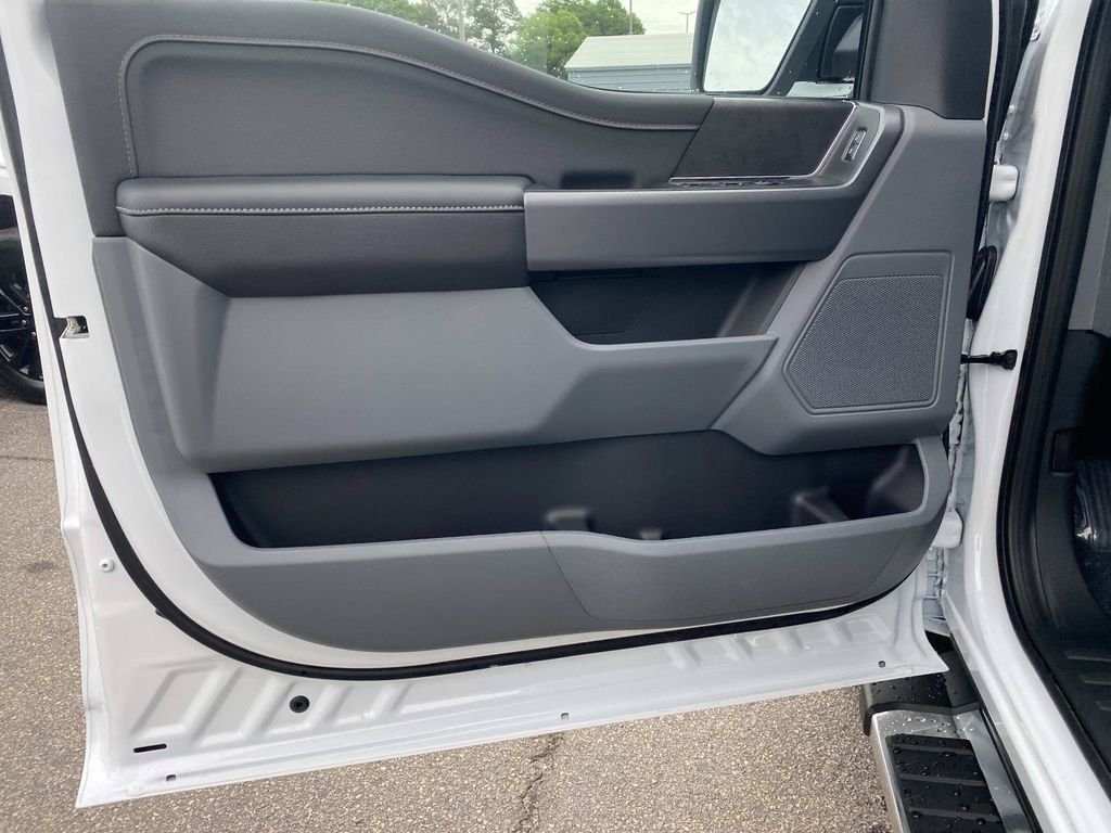 New 2026 Oxford White Ford XLT image 11