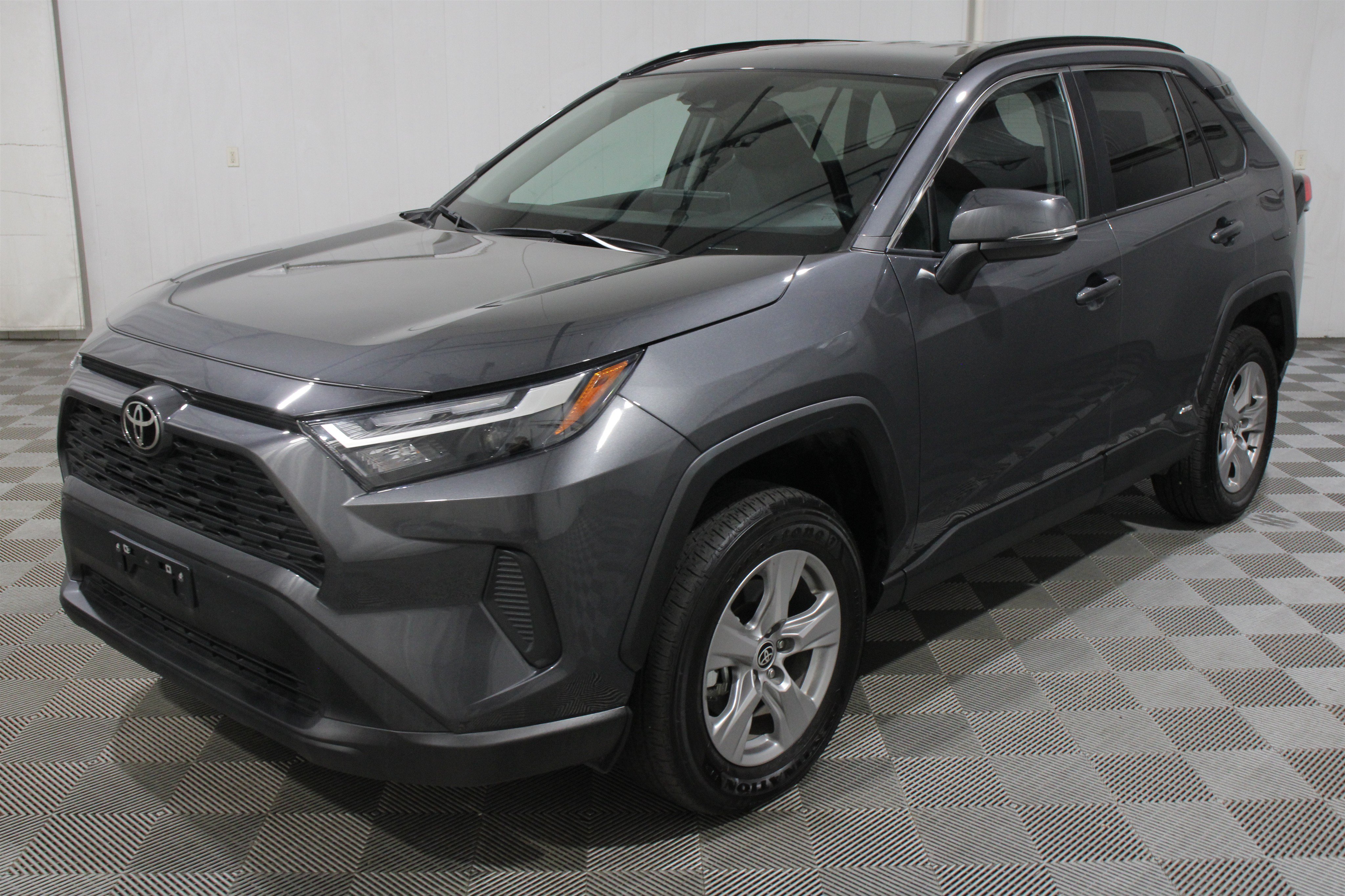 Used 2025 Magnetic Gray Metallic Toyota Hybrid XLE image 37