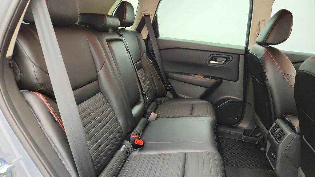 Used 2025 Boulder Gray Pearl Nissan AWD Rock Creek image 22