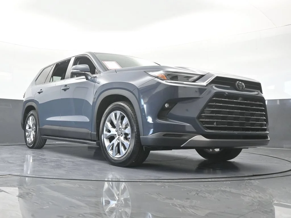 Used 2025 Cloud Toyota Limited image 71