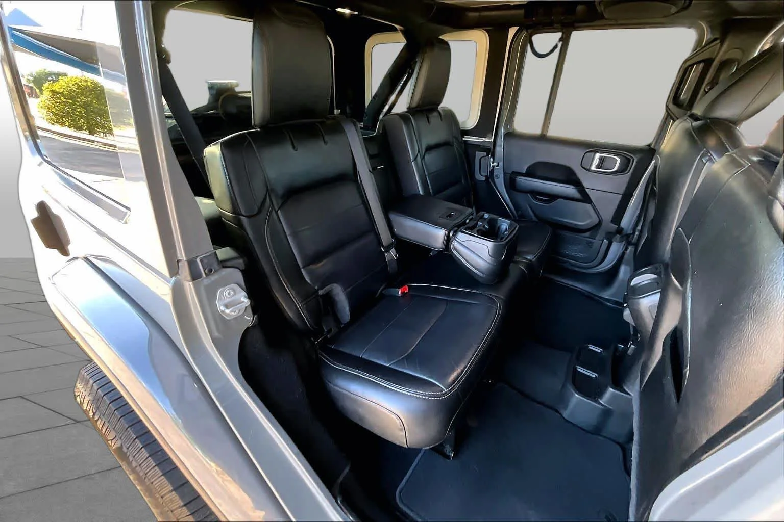 Used 2020 Sting-Gray Clearcoat Jeep Sahara image 20