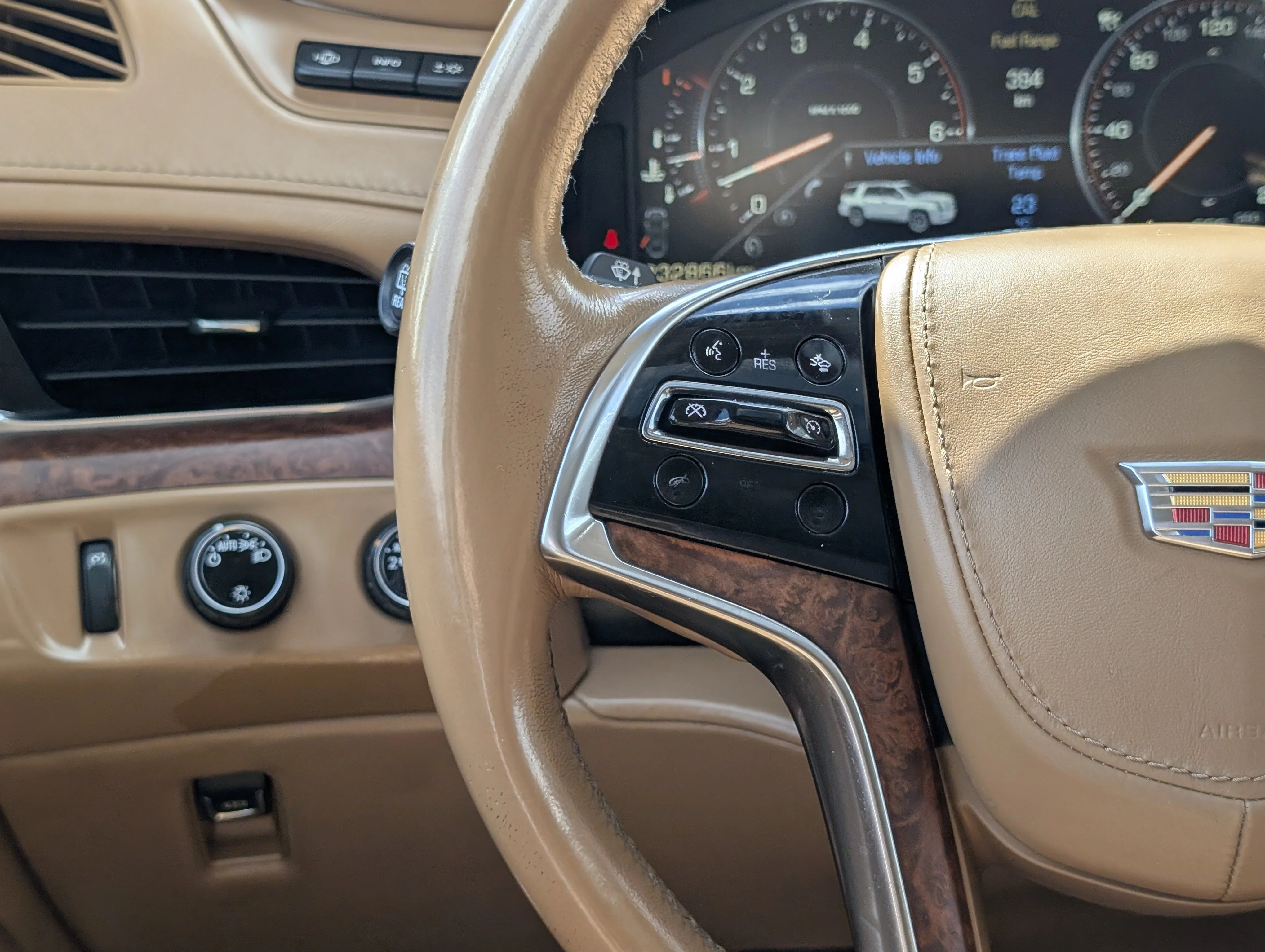 Used 2015 White Cadillac Platinum image 28