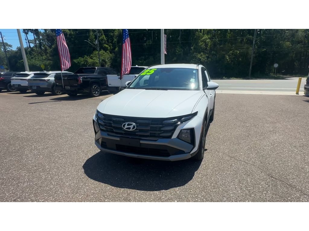 Used 2025 White Hyundai SEL image 7