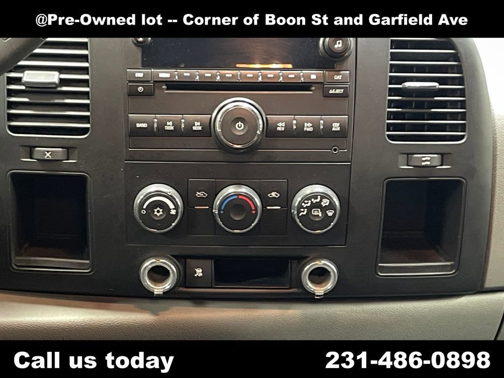 Used 2010 Stealth Gray Metallic GMC SL image 18