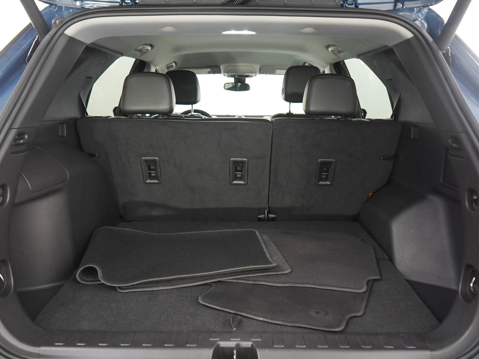 Used 2024 Lakeshore Blue Metallic Chevrolet Premier image 9