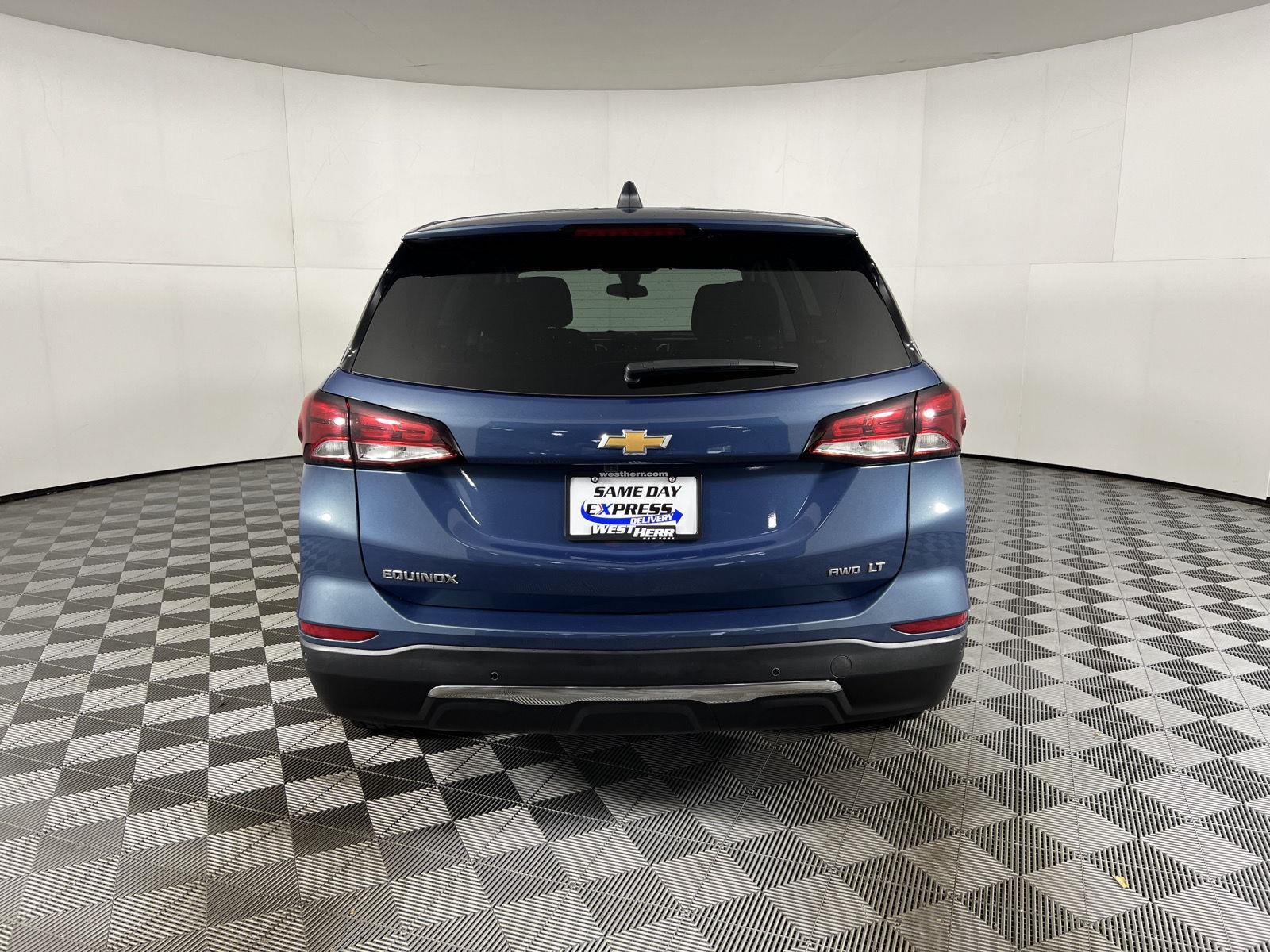 Used 2024 Lakeshore Blue Metallic Chevrolet LT image 27