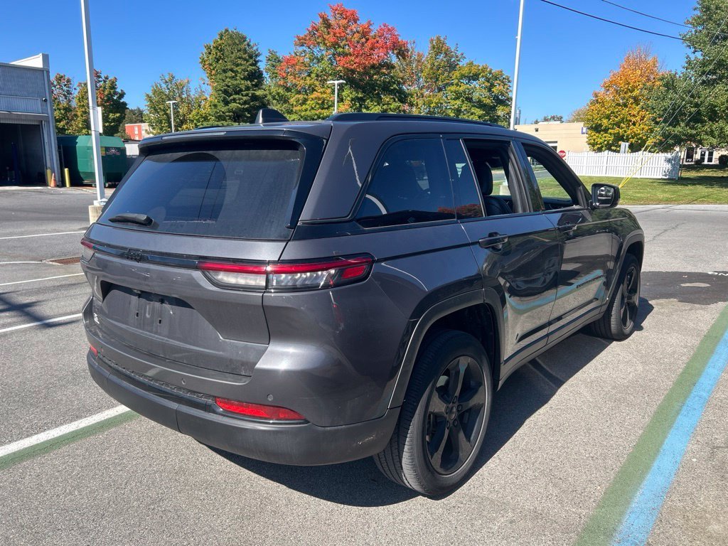 Used 2023 Gray Jeep Altitude X image 4