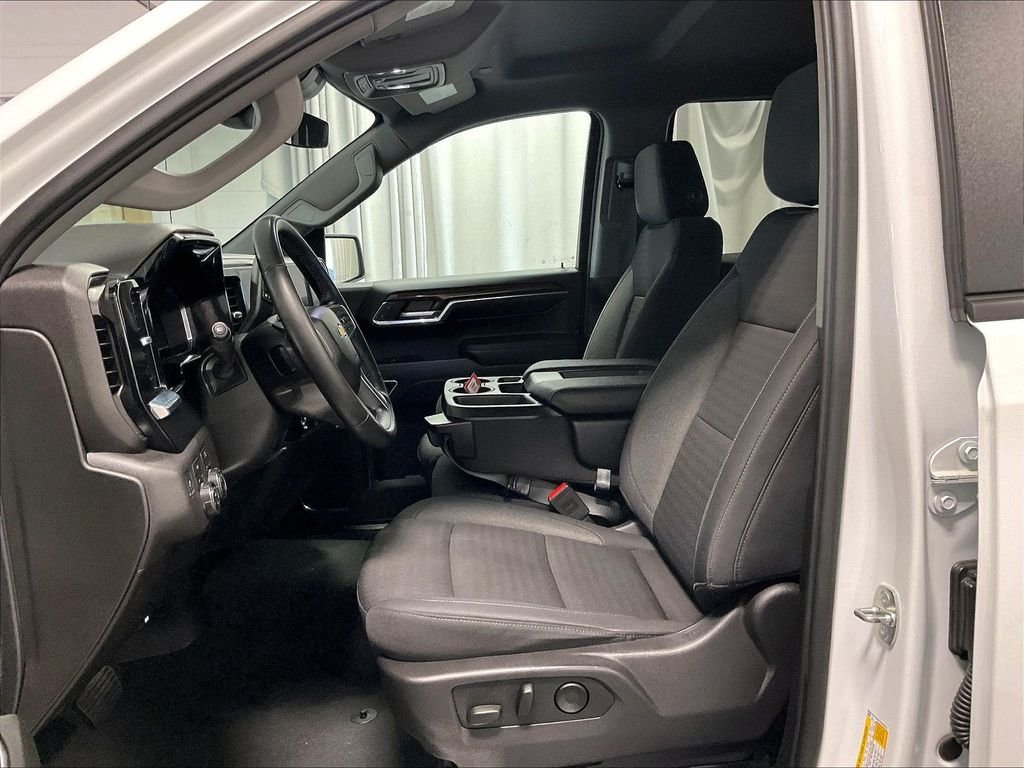 Used 2024 White Chevrolet LT image 10